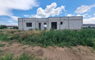 Casa la rosu, 5 camere, S+P, 547 mp teren, toate utilitatile, Cetate