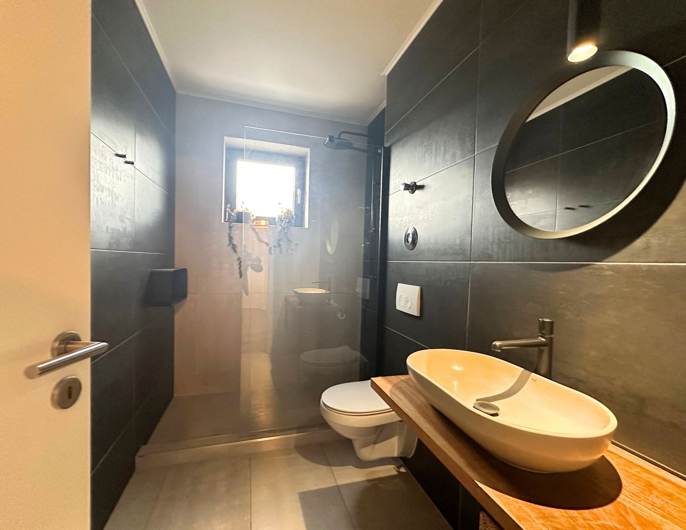 Apartament 2,5 camere chic cu grădină balcon vitrat și mobilier premium - Poză 21