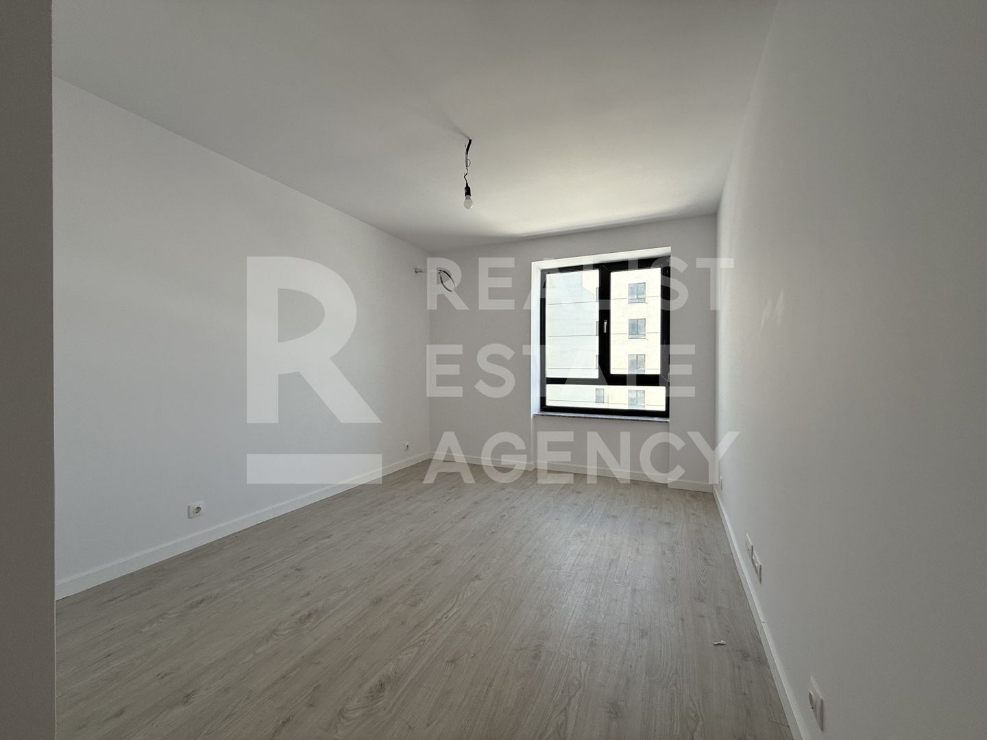 Apartament 3 camere de vânzare în nordul capitalei, lângă pădure - Poză 4