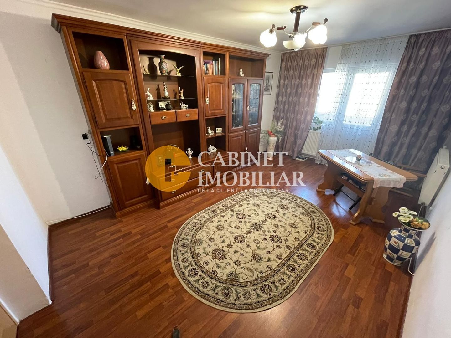 Tudor Vladimirescu str Tepes Voda - decomandat- an 1978 - mobilat - Poză 1