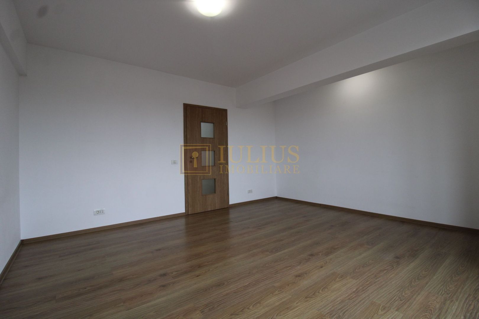 8 incaperi, 2 bai, centrala proprie, 3 locuri de parcare; Lipovei. - Poză 21