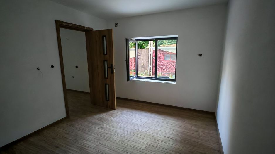 Corp de casa P+M 4 camere , ASTRA - Carpatilor -LIDL- ,curte comuna. - Poză 22
