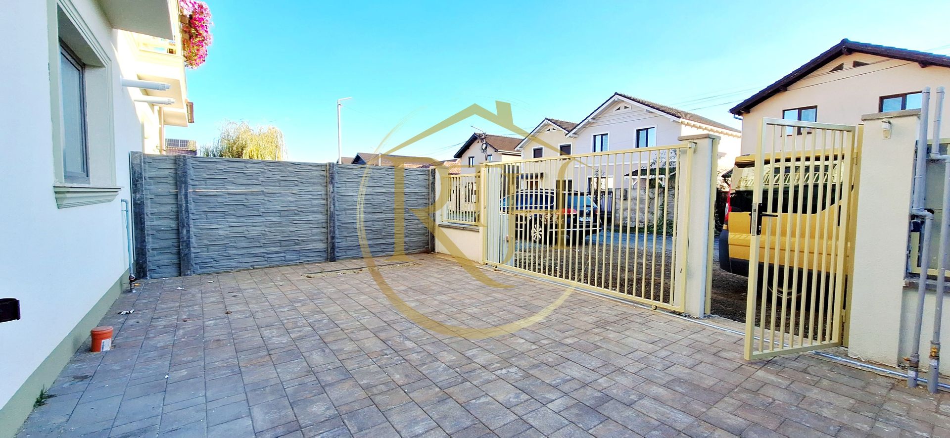 Oferim spre vanzare casa-duplex cu 4 camere si 3 bai situata in Giroc - Poză 2