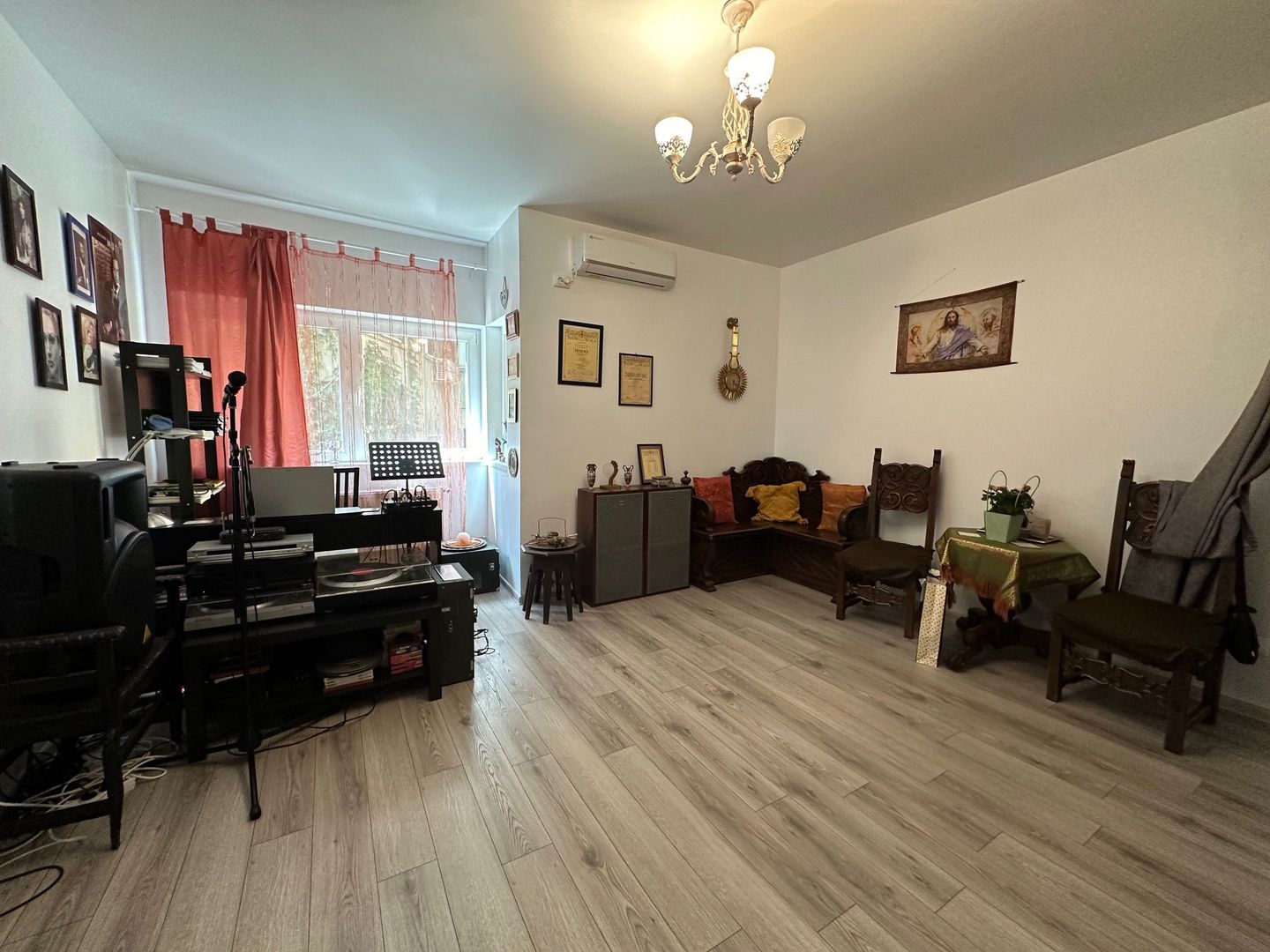 APARTAMENT COMPLET RENOVAT FOISORUL DE FOC - Poză 2