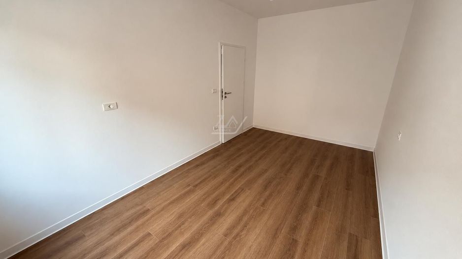 Etaj 1. Decomandat- bucatarie inchisa. Asfalt. - Poză 5