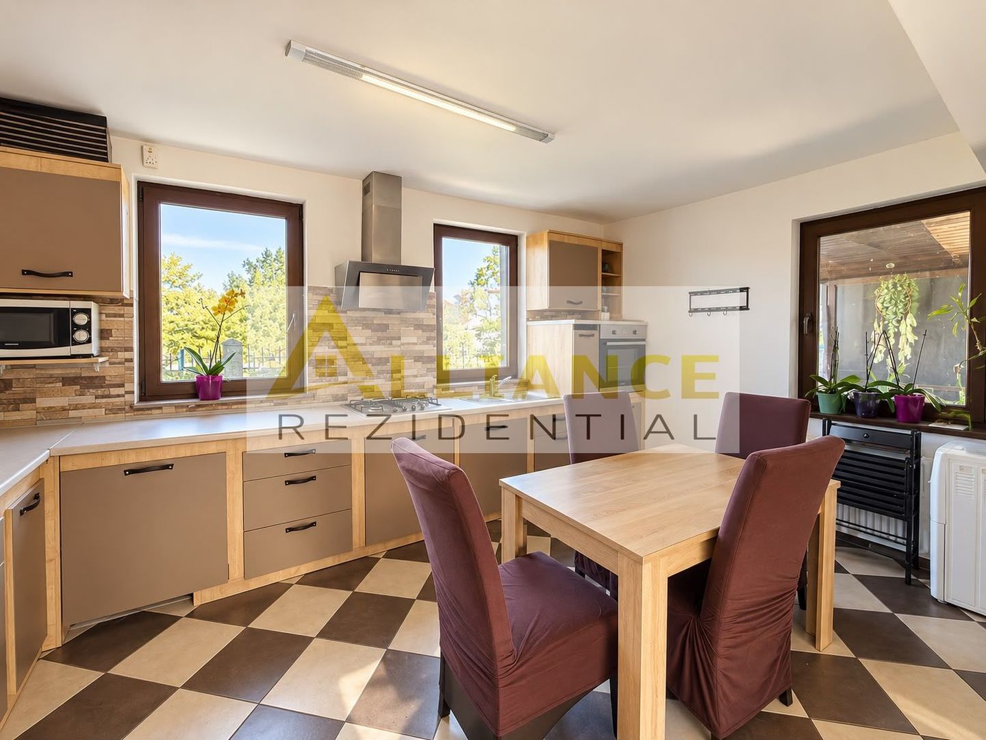 CASA P+M CU 5 CAMERE, 125 MP UTILI, GARAJ, PANOURI FOTOVOLTAICE - Poză 12