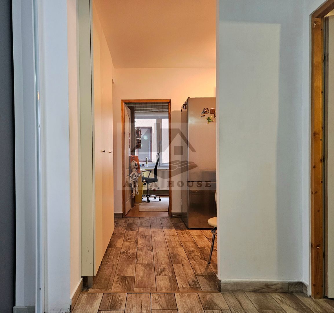 Oportunitate - Apartament cu trei camere in vila, zona Tractorul 70 mp - Poză 5