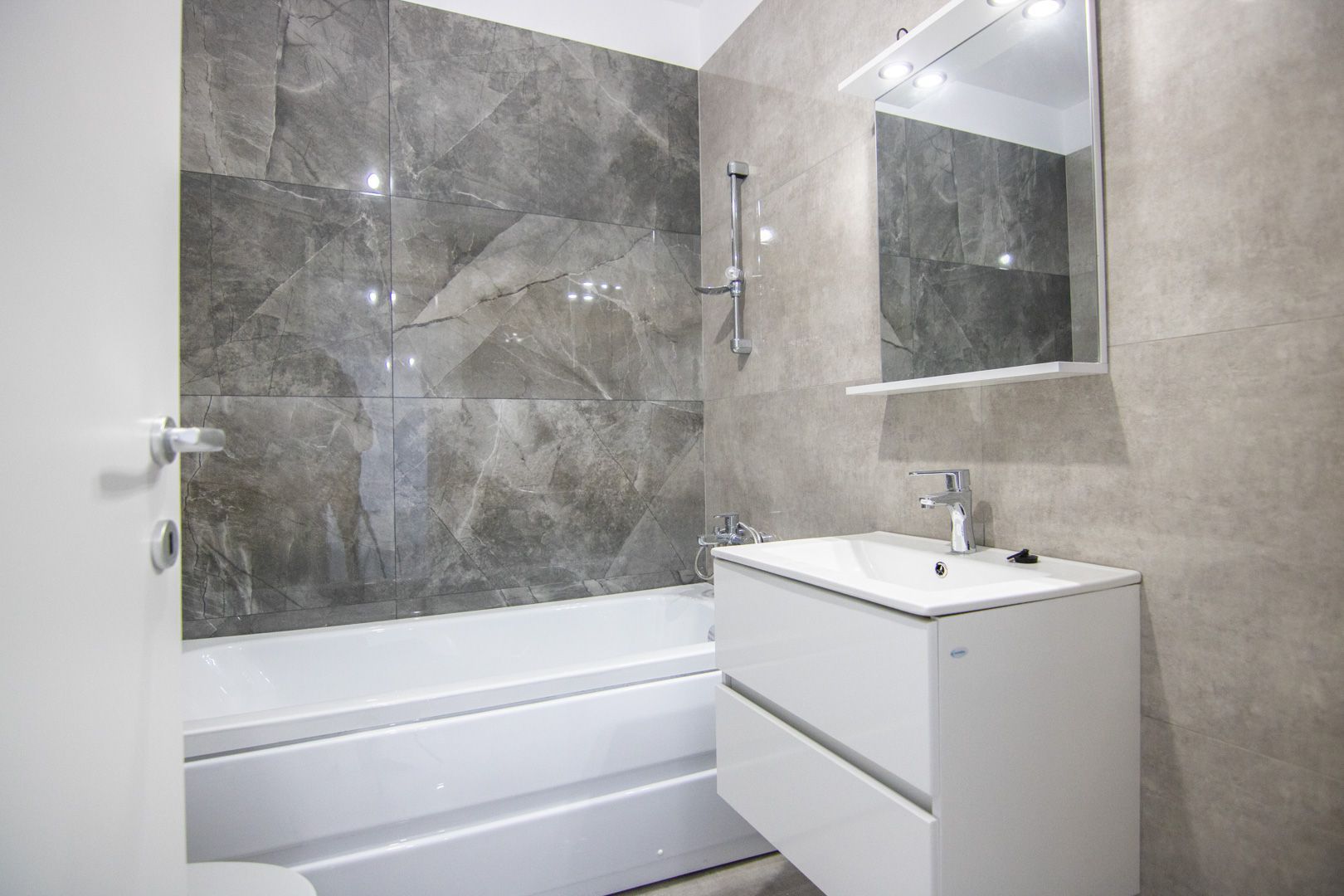 Luna IULIE vine cu -10% REDUCERE - Poză 12