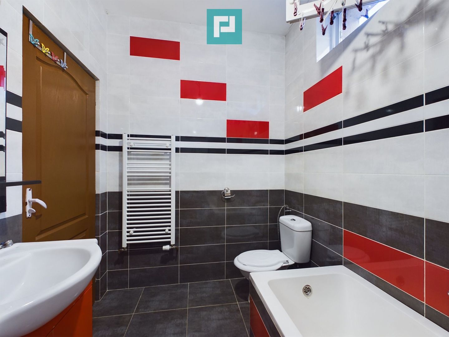 Apartament la casă - 3 camere, Pârneava - Poză 15