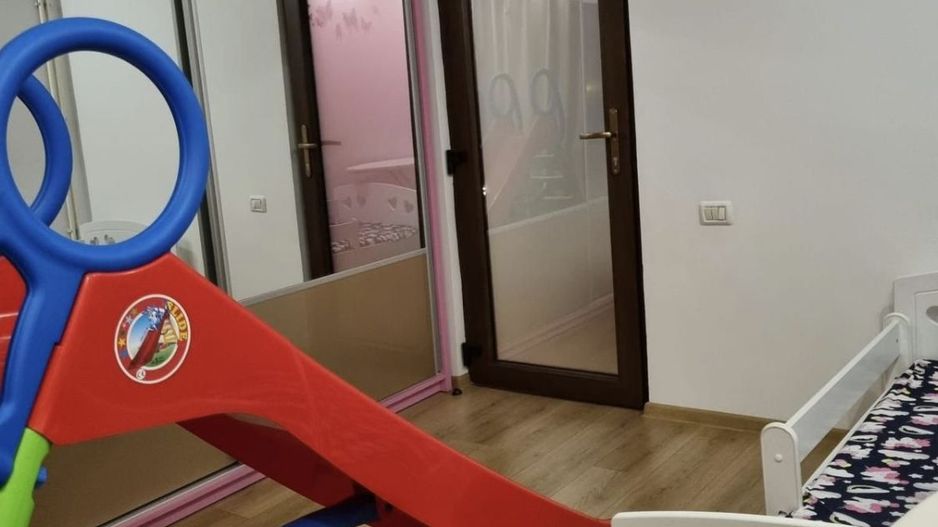 Vand sau schimb apartament 3 camere - Poză 8