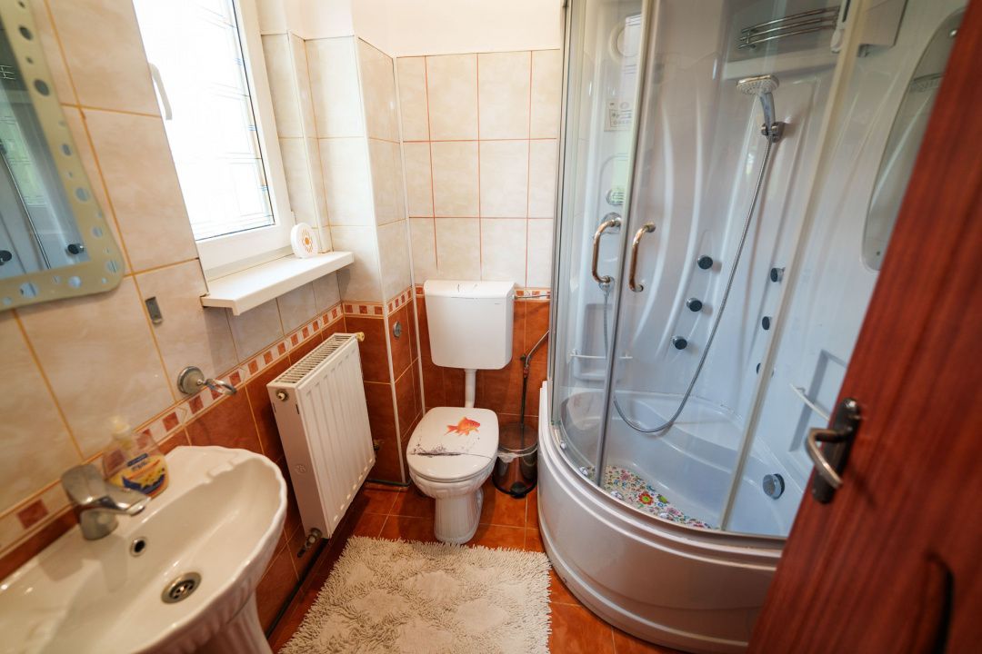 Oaza de liniste in Bariera Valcii – casa P+1 cu terasa, curte si acces securizat - Poză 7