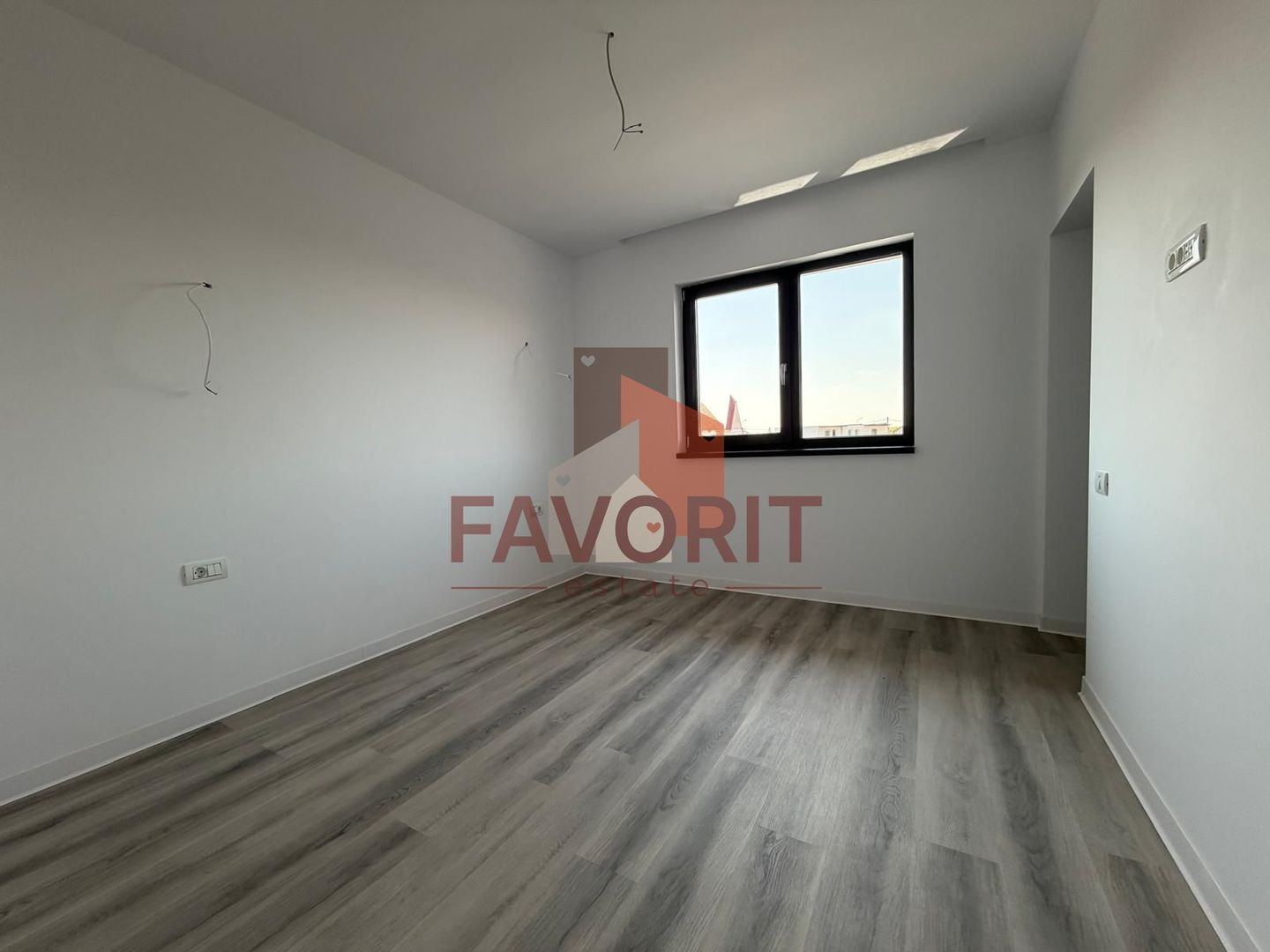 Duplex despartit | 5 camere | Garaj | Finisaje premium | 3 bai |Asfalt - Poză 13