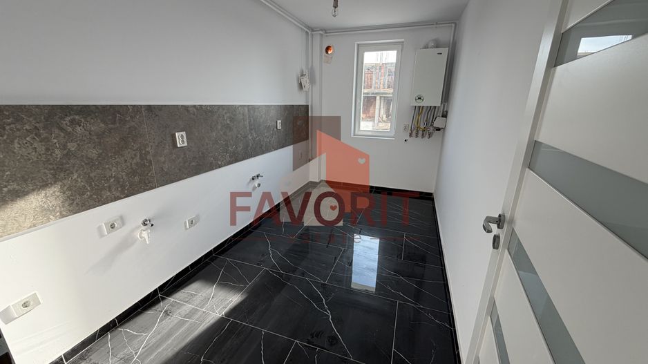 Spatios. Bucatarie inchisa de 10 mp. Disponibil imediat - Poză 1