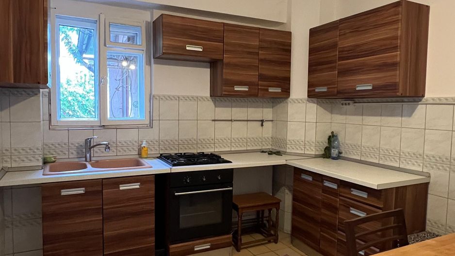 Apartament in vila cu 5 camere si curte proprie | Domenii - Casin - Poză 6