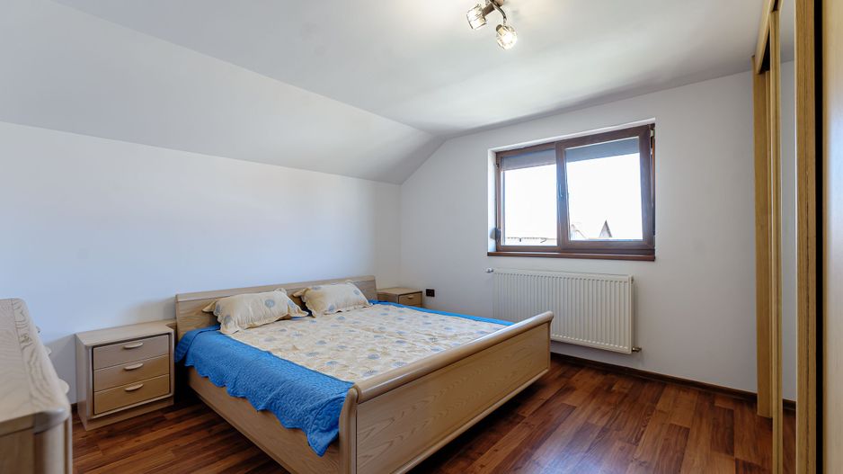 Vilă cu 4 dormitoare în Livada - Poză 2