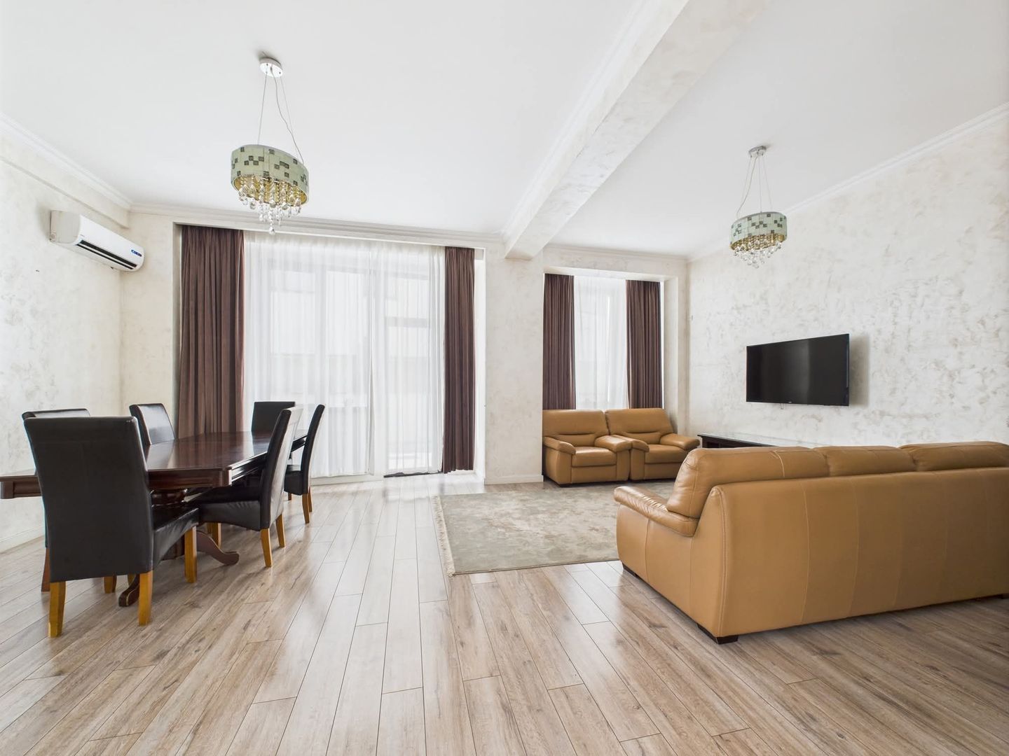 Apartament 3 camere de vanzare Damaroaia - Poză 1