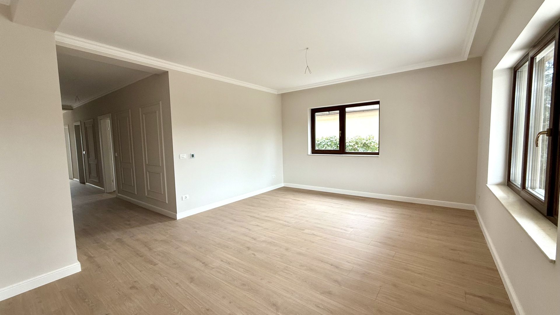 CASA TIP DUPLEX DESPARTIT PRIN GARAJ - Poză 2