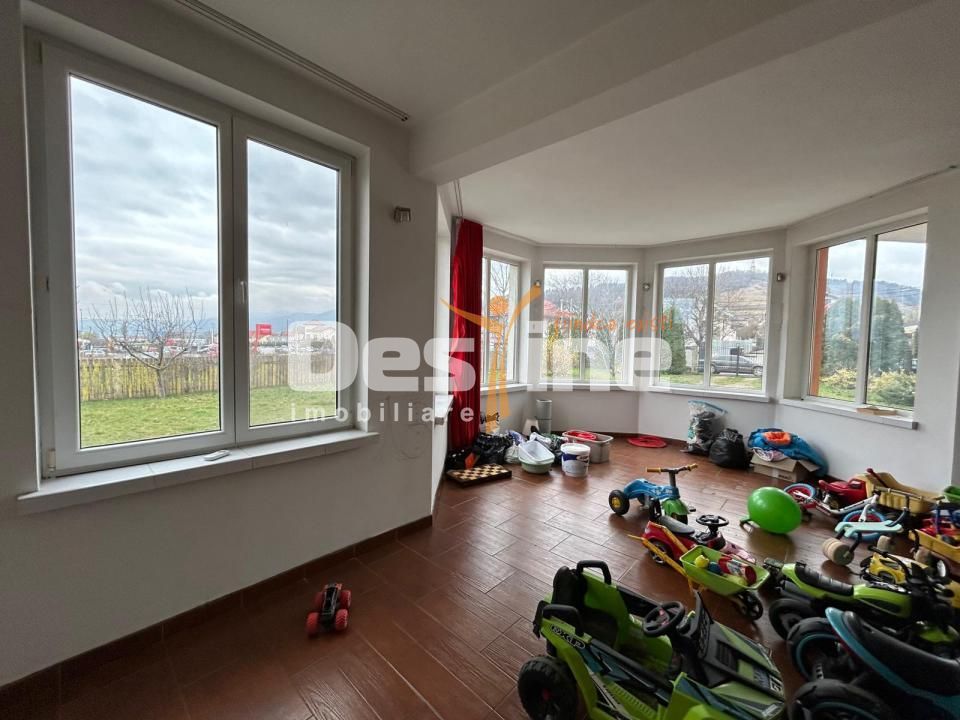 Vila pretabila Pensiune/Cresa/Azil  Fermelor 300mp 415.000€ - Poză 23