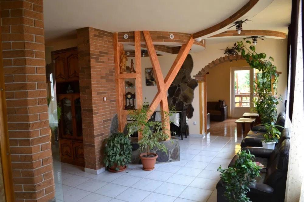 Pensiune P-E-M 9 camere,9 bai,1 bucatarie,teren 900 mp - Poză 11
