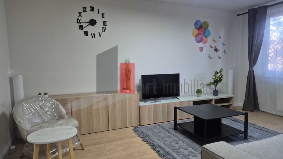 Inchiriez apartament 4 camere, complet renovat, - Poză 1