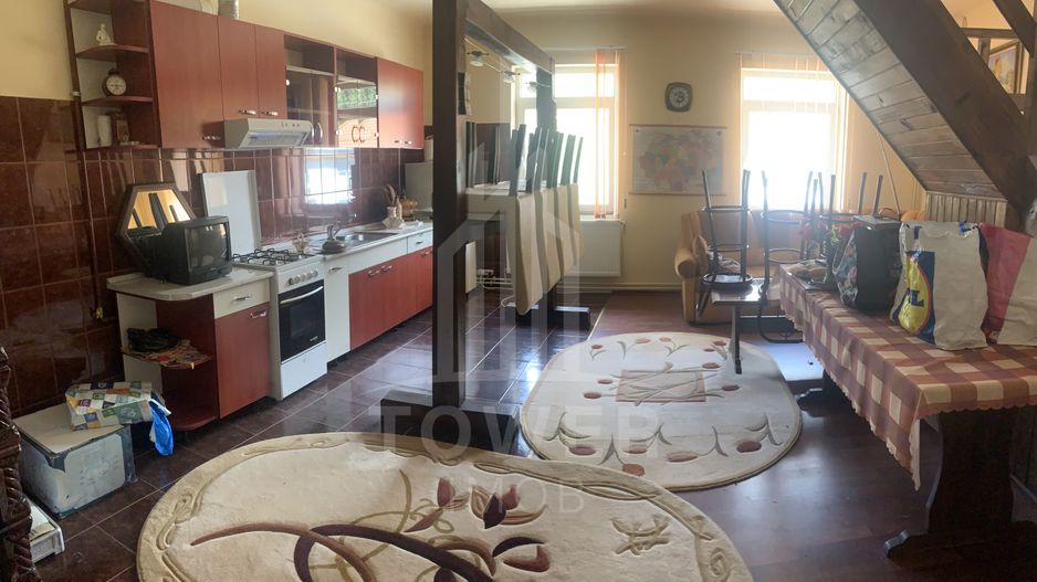 Casă în centrul Cisnădioarei cu 243mp de locuit și teren de 936mp - Poză 25