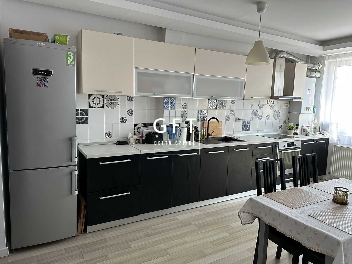 Apartament cu 3 camere de vanzare, 2 locuri de parcare, zona excelenta - Poză 3