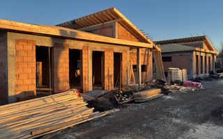 Casa spatioasa PE UN NIVEL in Sura Mica-Sibiu - Poză 6