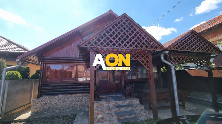 De vanzare casa P+M in stil rustic, 312 mp teren, Barabant - Poză 2