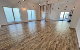 Spatiu Comercial Finisat 65 mp, curte proprie 78 mp, 2 parcari - Poză 2