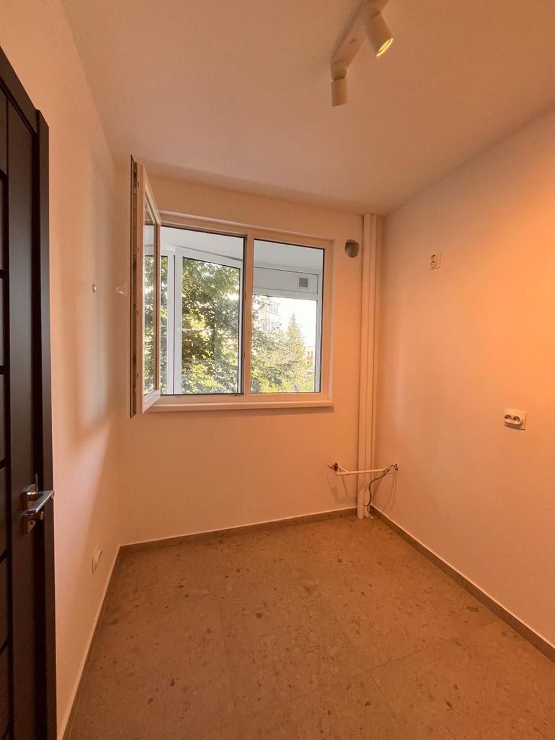 Apartament cu doua camere semidecomandat, piata Domenii - Poză 13