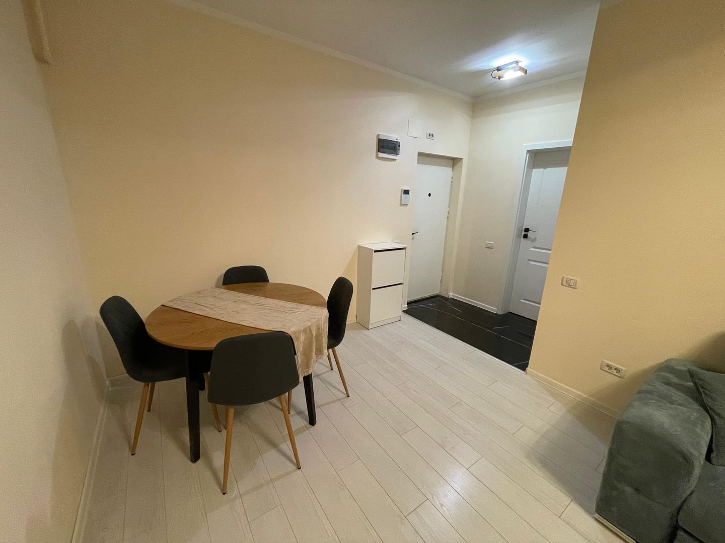 De Închiriat Apartament 2 Camere, Centrală, Parcare, Confort Urban - Poză 4