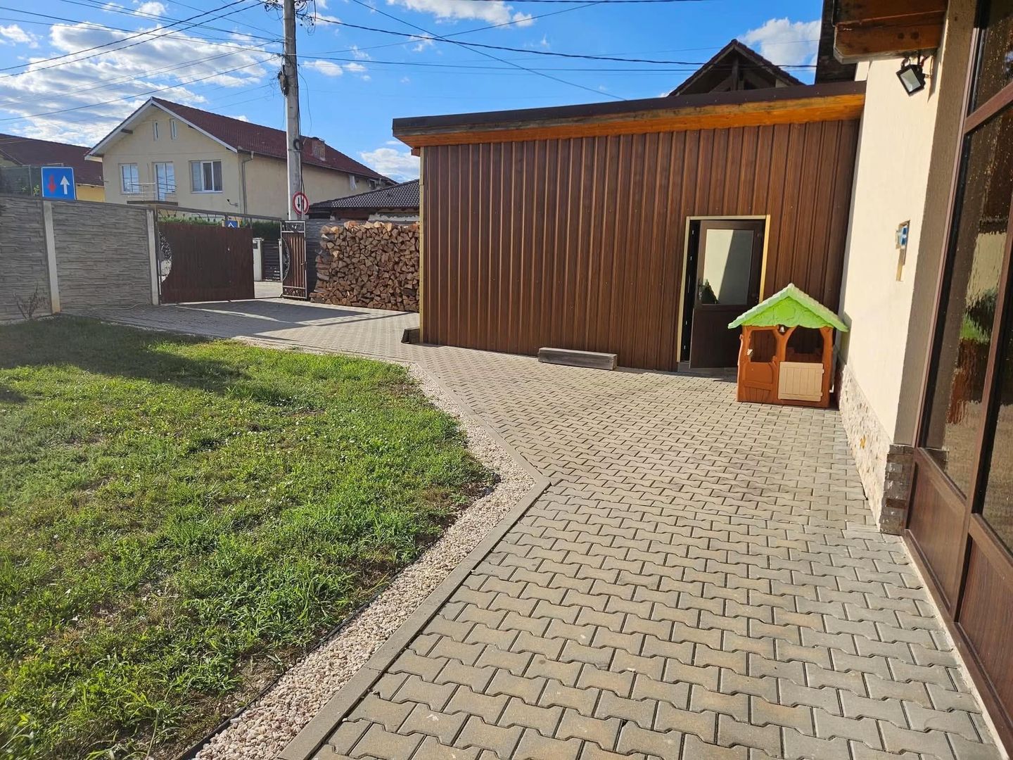 Casă de vânzare | Mobilată și utilată | Curte + Terasă | 210.000 € - Poză 2
