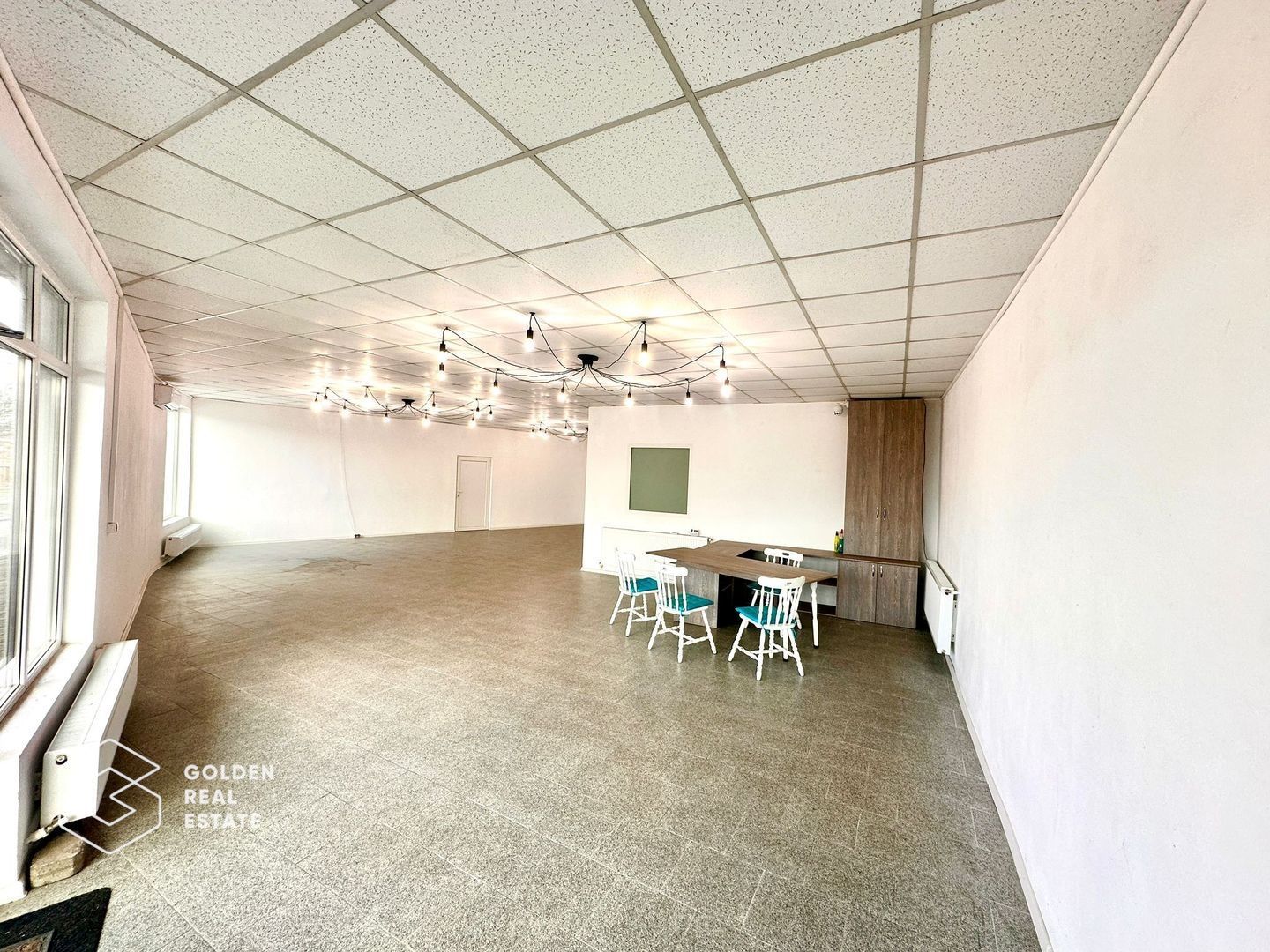 Oportunitate! Spatiu comercial modern si frumos amenajat, Uta, 4 camere, 190 mp - Poză 4