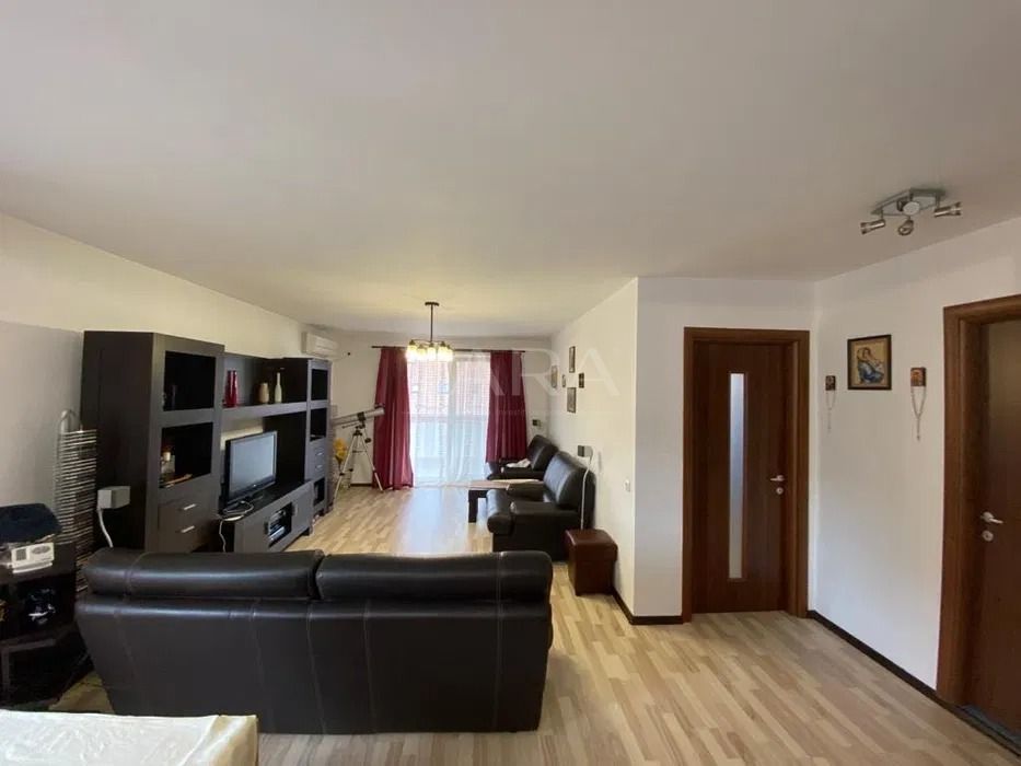 De vanzare apartament cu 3 camere de tip penthouse in Floresti! - Poză 3