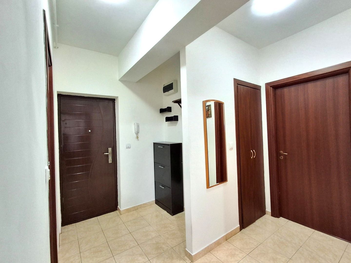 De Vanzare Apartament 2 Camere - Poză 1