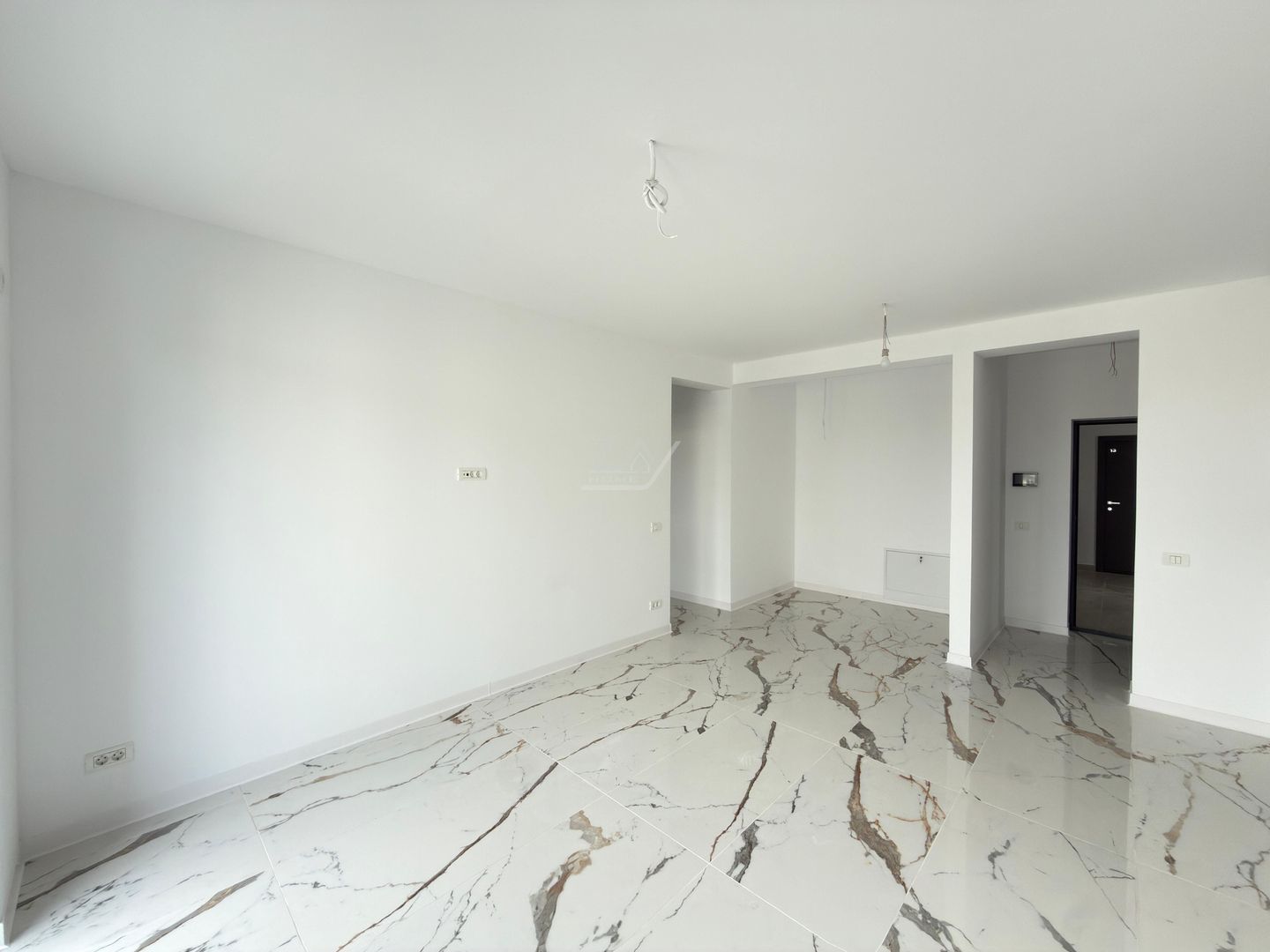 Bloc finalizat. Spatiu de depozitare. Loc de parcare. Clima - Poză 3