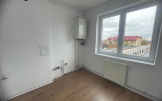 Apartament de vanzare, cu 2 camere, etaj 2, renovat recent Cartier Terezian - Poză 3