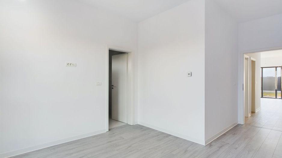 Duplex modern, pe parter, amplasat într-o zonă liniștită din Moșnița Nouă - Poză 1