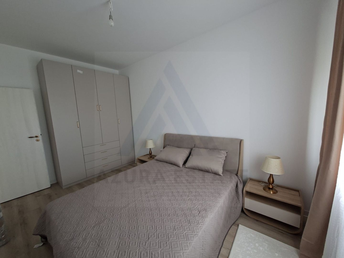 Apartament lux prima inchiriere 3 camere 76mp utili si boxa Selimbar - Poză 4