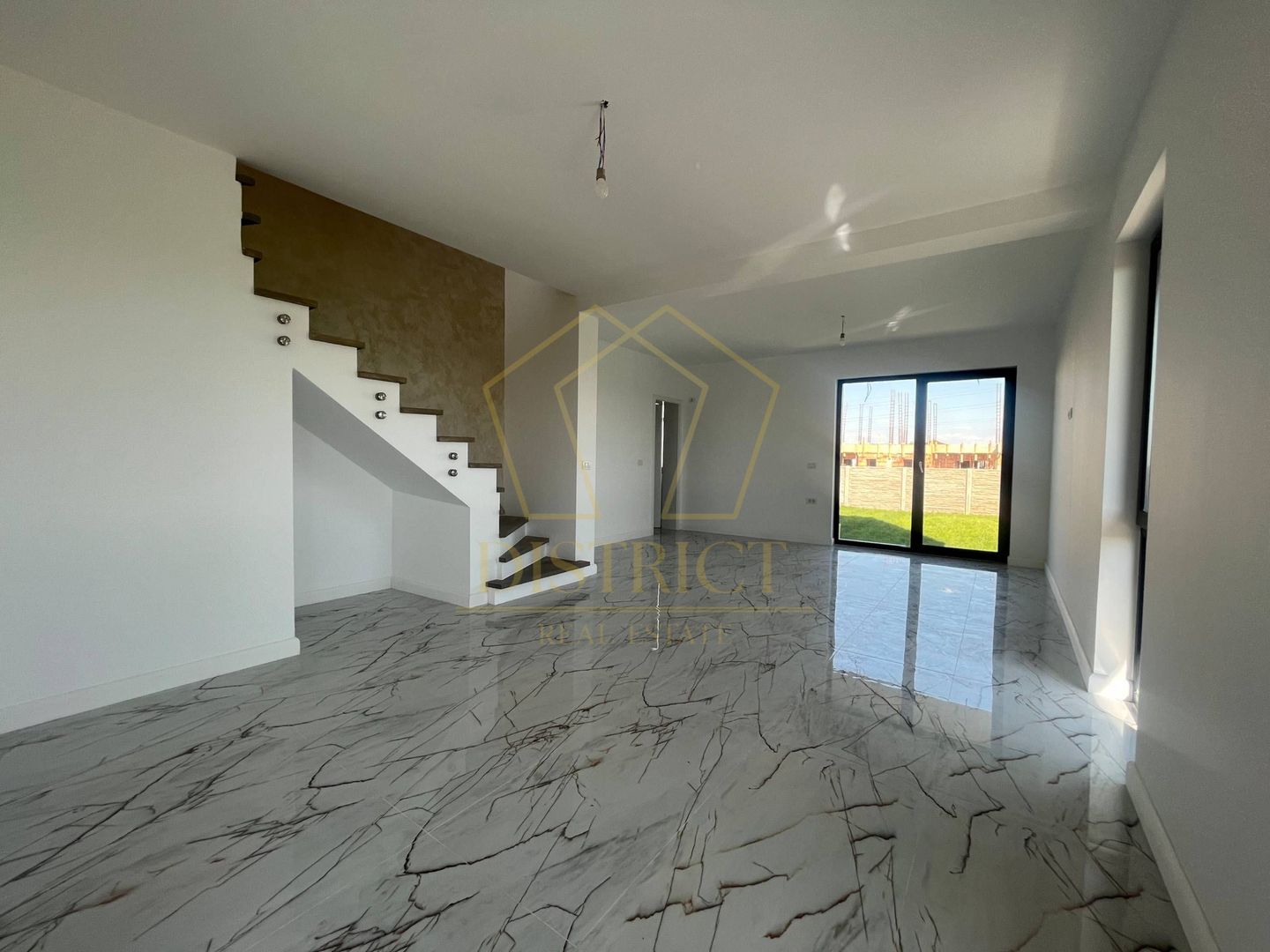 Duplex superb cu 4 camere despartit prin camera tehnica I Giroc - Poză 1