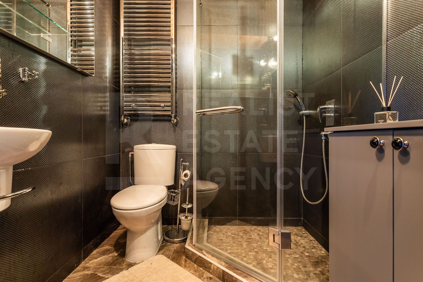 Chirie, casă, 3 nivele, 6 camere, Ialoveni - Poză 15