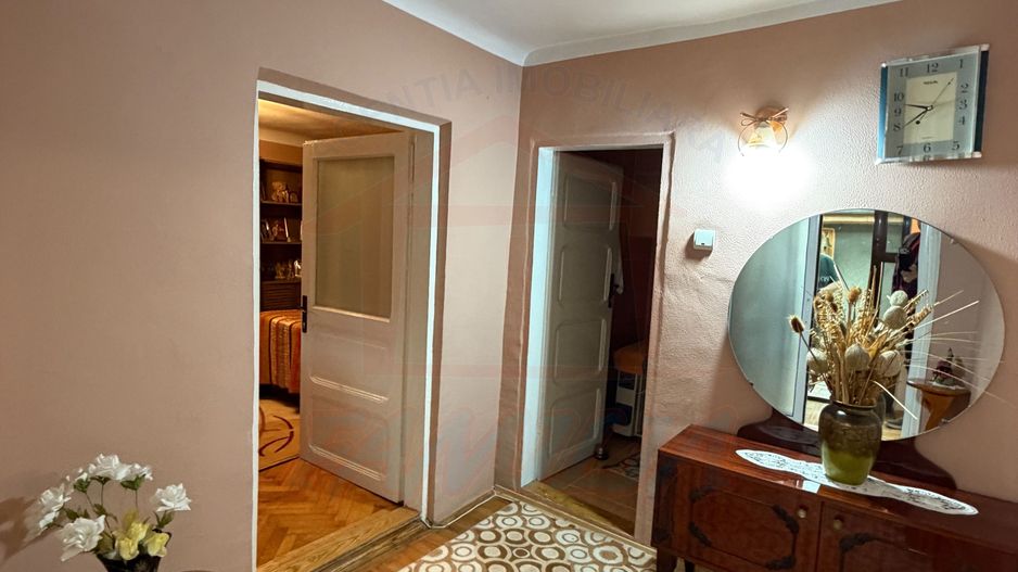 700 mp, teren intravilan, zona Centru, 150.000 euro - Poză 7