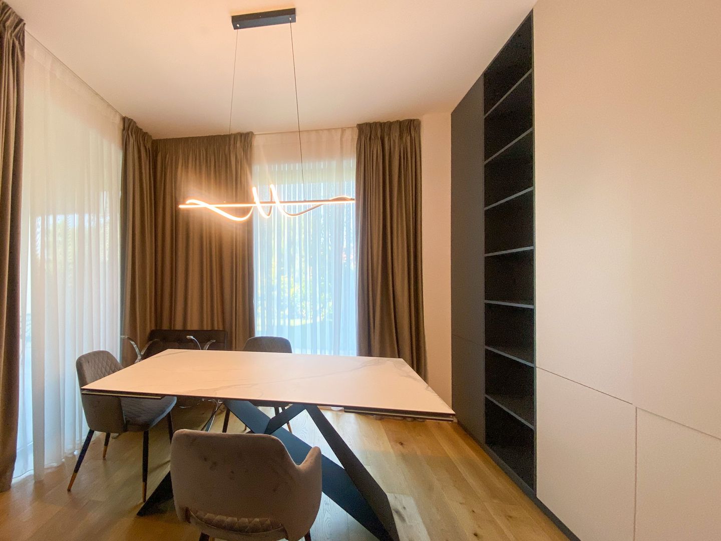 Chirie | Vilă 5 camere 240mp | Curte | Parcare inclusă - Poză 2