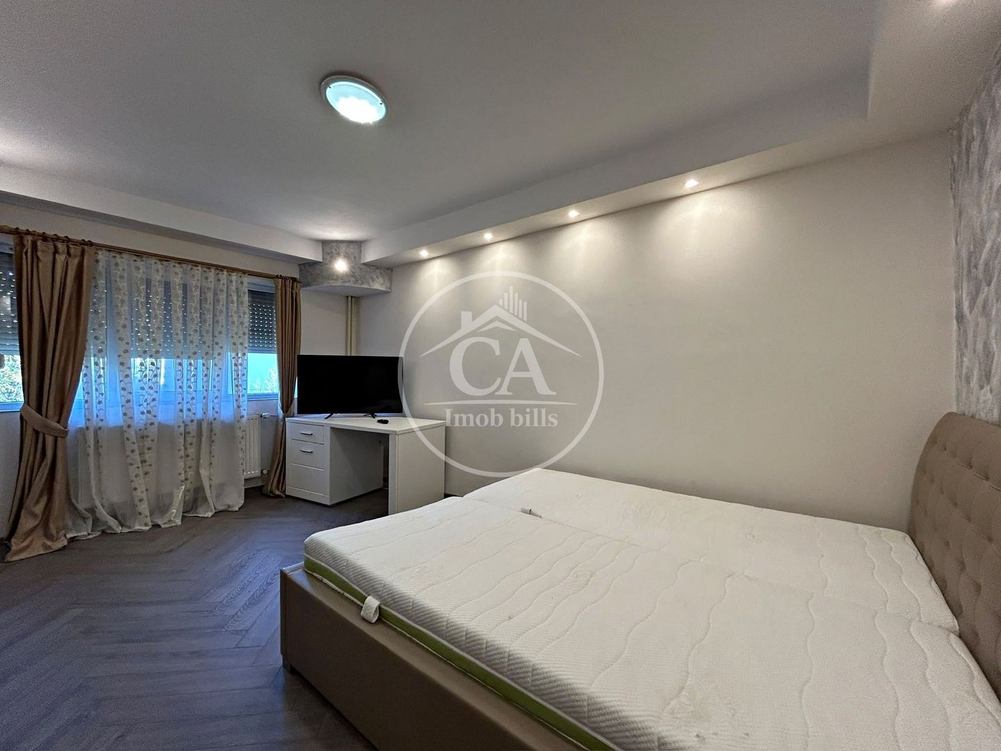 Apartament cu 2 camere de vanzare in zona Rogerius, Oradea - Poză 1