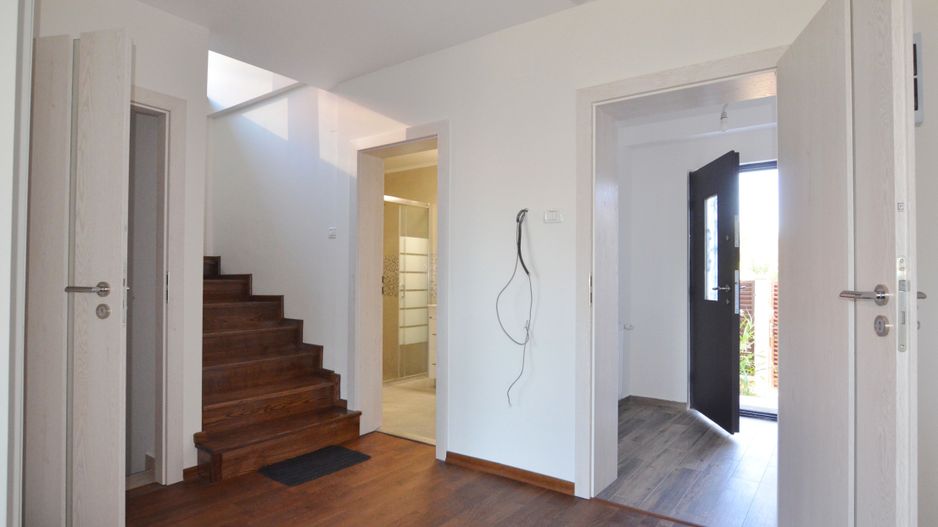 Inchiriem casa noua individuala 4 camere cu garaj - Poză 3