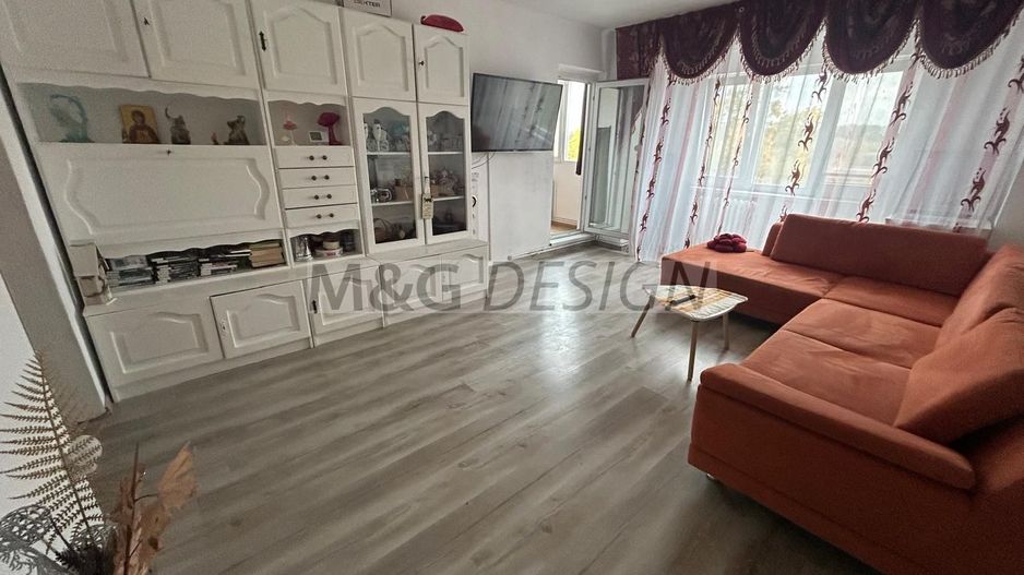 Apartament 5 camere zona U.M.T. - Poză 1