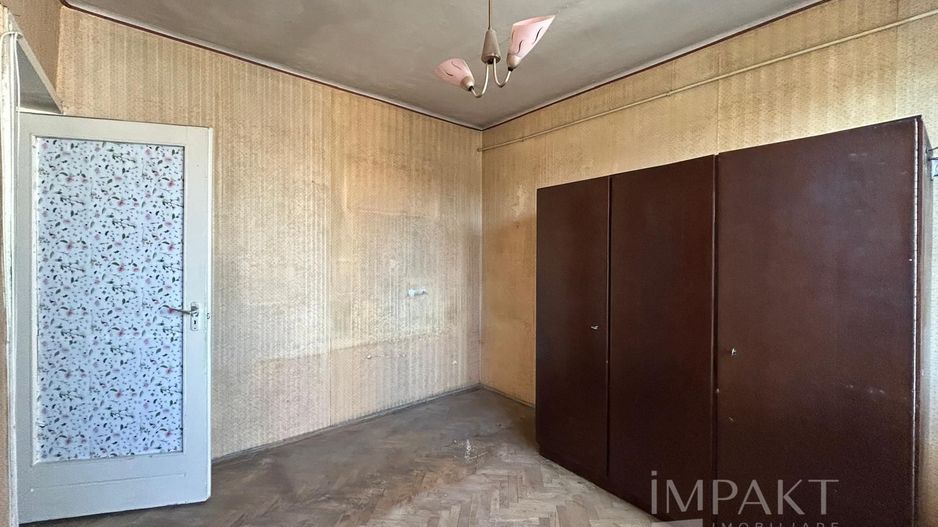 Apartament spatios, cu 4 camere in zona centrala - Poză 8