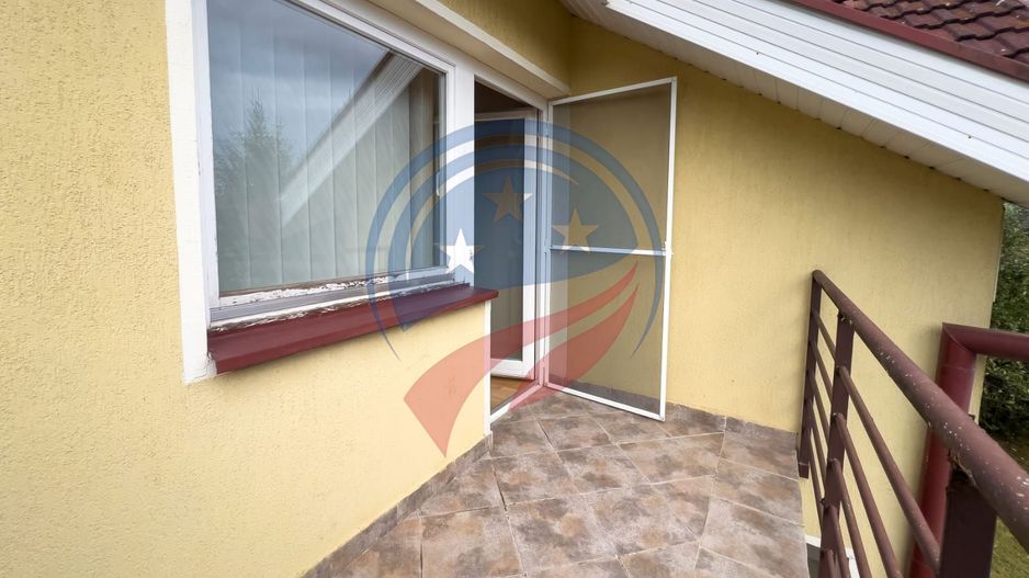 Vila superba cu cinci camere zona centrala - Poză 23