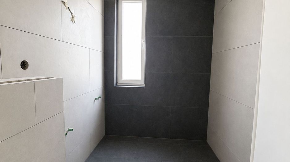 Apartament 3 camere, 2 bai, etaj intermediar, balcon, garaj, boxa - Poză 5