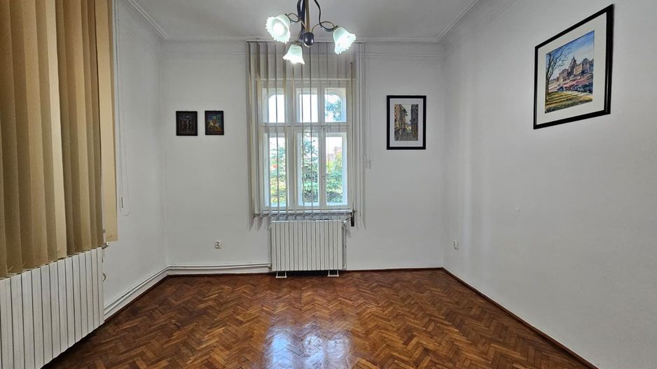 Casa eleganta cu tavane inalte si gradina superba - Poză 2